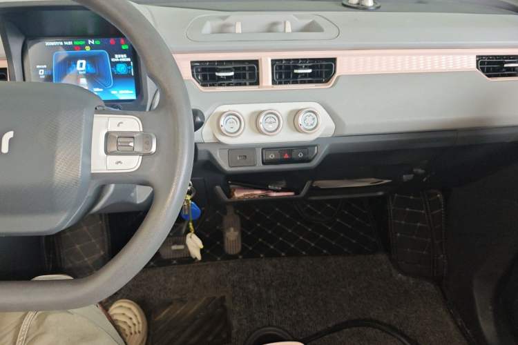 Used Chery QQ Ice Cream 2022 120km Conical Shape Lithium Iron Phosphate Audio And AC Panel