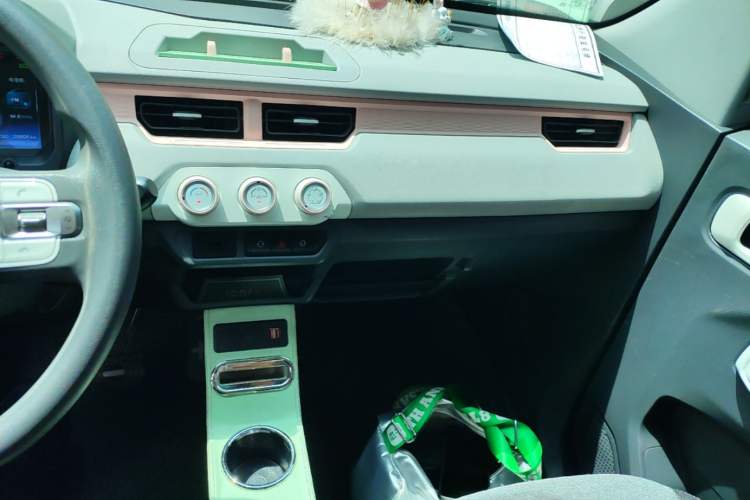 Used Chery QQ Ice Cream 2022 170km Sundae Phosphate Lithium-Ion Audio And AC Panel