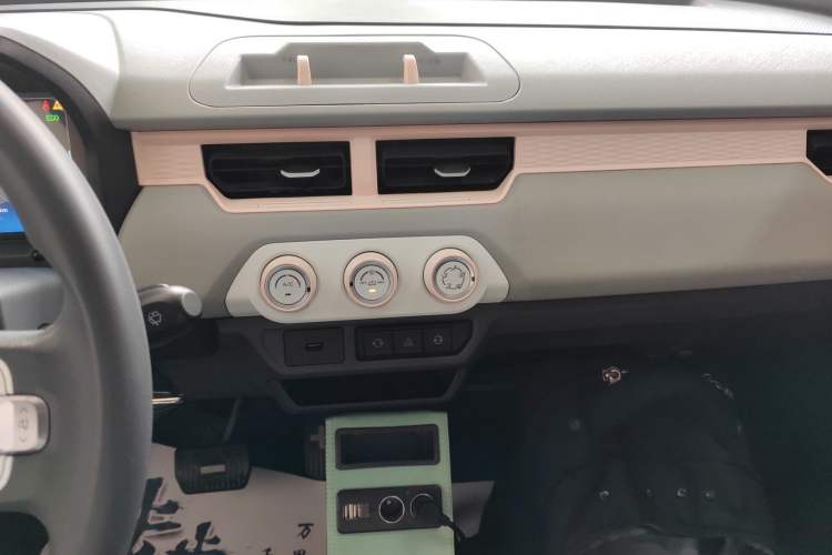 Used Chery QQ Ice Cream 2022 170km Sundae Phosphate Lithium-Ion Audio And AC Panel