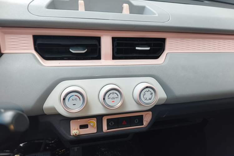 Used Chery QQ Ice Cream 2022 170km Sundae Ternary Lithium Audio And AC Panel