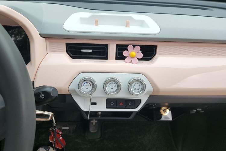 Used Chery QQ Ice Cream 2022 170km Sundae Phosphate Lithium-Ion Audio And AC Panel