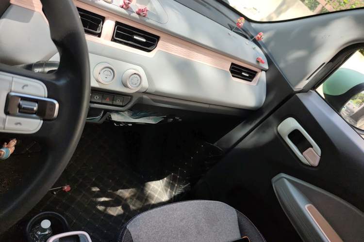 Used Chery QQ Ice Cream 2022 170km Sundae Phosphate Lithium-Ion Audio And AC Panel