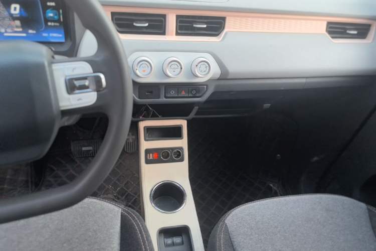 Used Chery QQ Ice Cream 2022 120km Conical Shape Lithium Iron Phosphate Audio And AC Panel
