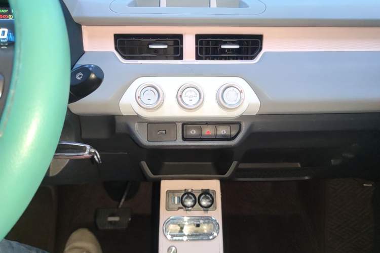 Used Chery QQ Ice Cream 2022 120km Conical Shape Lithium Iron Phosphate Audio And AC Panel