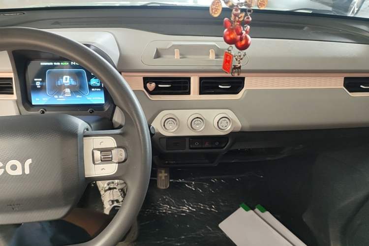 Used Chery QQ Ice Cream 2022 120km Conical Shape Lithium Iron Phosphate Audio And AC Panel