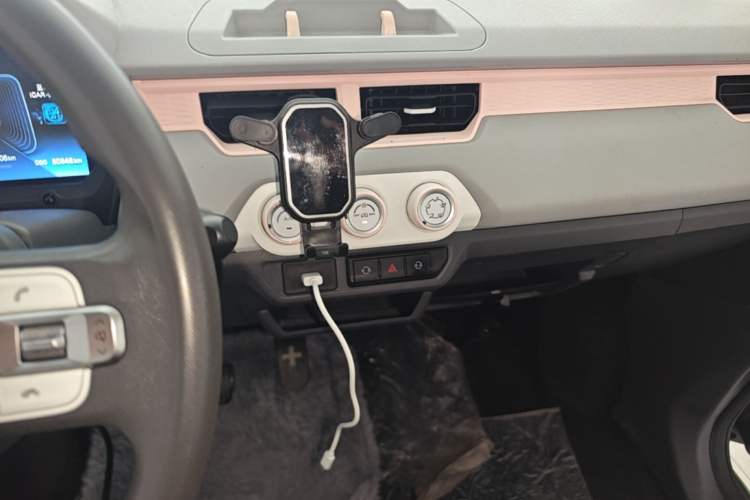 Used Chery QQ Ice Cream 2022 170km Sundae Phosphate Lithium-Ion Audio And AC Panel