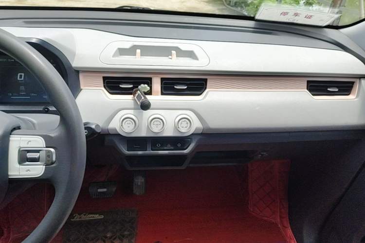 Used Chery QQ Ice Cream 2022 170km Sundae Phosphate Lithium-Ion Audio And AC Panel