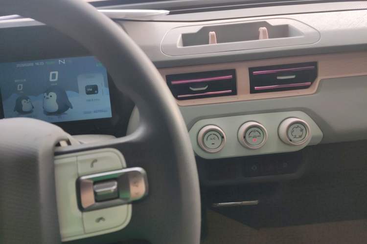 Used Chery QQ Ice Cream 2022 170km Sundae Phosphate Lithium-Ion Audio And AC Panel