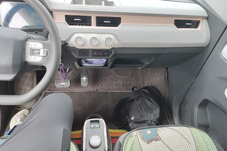 Used Chery QQ Ice Cream 2022 170km Sundae Phosphate Lithium-Ion Audio And AC Panel