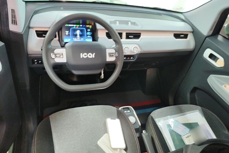 Used Chery QQ Ice Cream 2022 170km Sundae Phosphate Lithium-Ion Center Console
