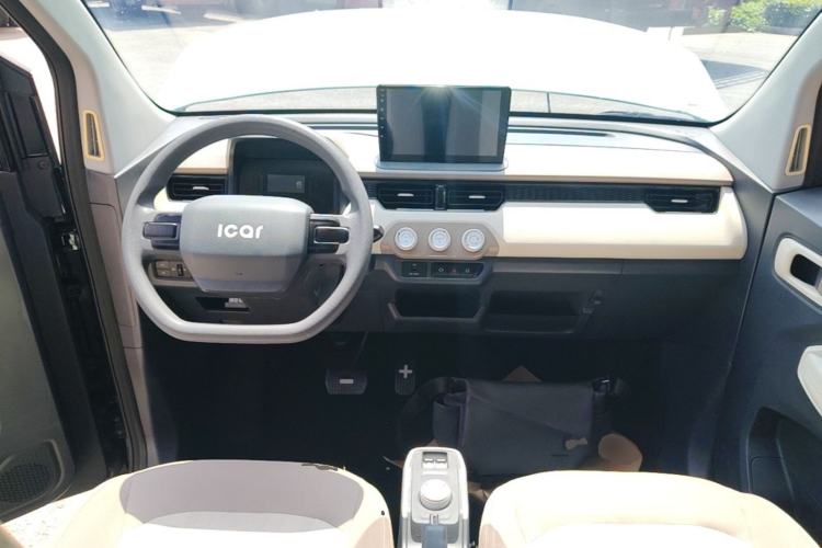 Used Chery QQ Ice Cream 2022 170km Sundae Phosphate Lithium-Ion Center Console