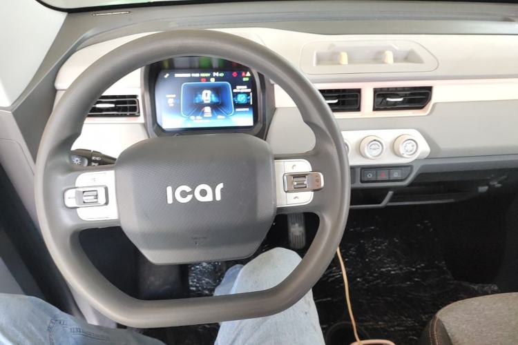 Used Chery QQ Ice Cream 2022 170km Sundae Phosphate Lithium-Ion Center Console