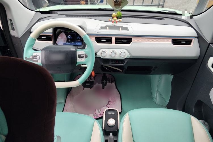 Used Chery QQ Ice Cream 2022 170km Sundae Phosphate Lithium-Ion Center Console