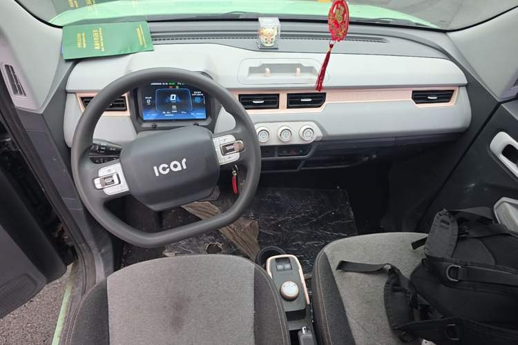 Used Chery QQ Ice Cream 2022 170km Sundae Phosphate Lithium-Ion Center Console