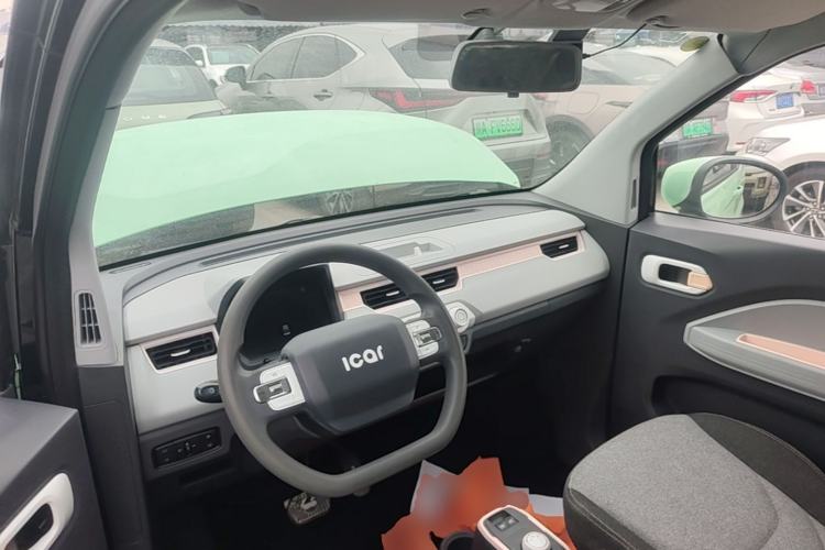 Used Chery QQ Ice Cream 2022 170km Sundae Phosphate Lithium-Ion Center Console