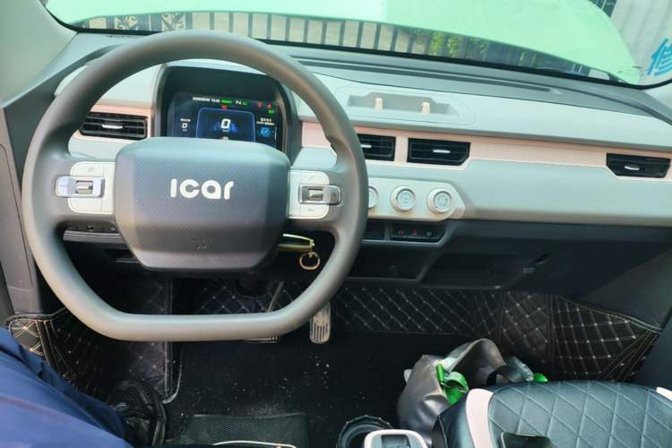 Used Chery QQ Ice Cream 2022 170km Sundae Phosphate Lithium-Ion Center Console