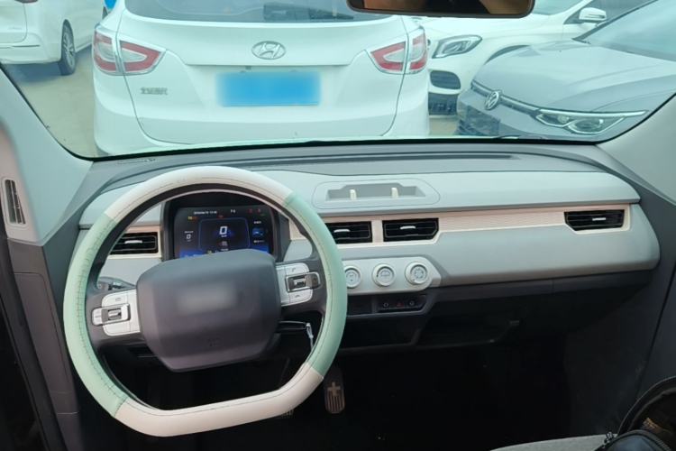 Used Chery QQ Ice Cream 2022 170km Sundae Phosphate Lithium-Ion Center Console