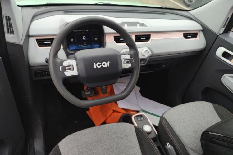 Used Chery QQ Ice Cream 2022 170km Sundae Phosphate Lithium-Ion Center Console