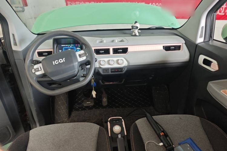Used Chery QQ Ice Cream 2022 120km Conical Shape Lithium Iron Phosphate Center Console