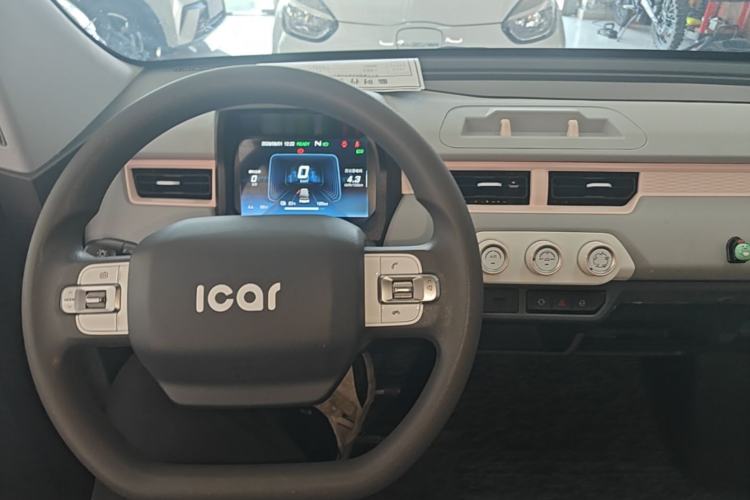 Used Chery QQ Ice Cream 2022 120km Conical Shape Lithium Iron Phosphate Center Console