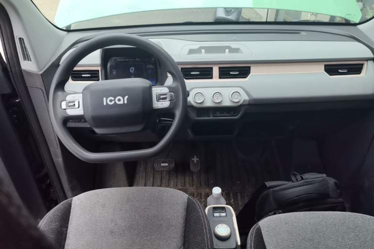 Used Chery QQ Ice Cream 2022 120km Conical Shape Lithium Iron Phosphate Center Console
