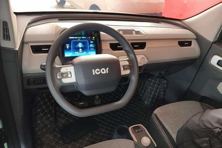 Used Chery QQ Ice Cream 2022 170km Sundae Phosphate Lithium-Ion Center Console