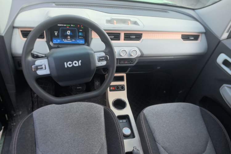 Used Chery QQ Ice Cream 2022 120km Conical Shape Lithium Iron Phosphate Center Console