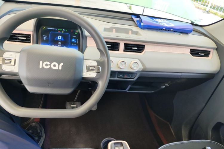 Used Chery QQ Ice Cream 2022 120km Conical Shape Lithium Iron Phosphate Center Console