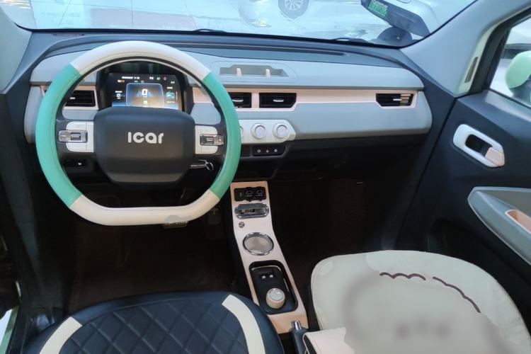 Used Chery QQ Ice Cream 2022 120km Conical Shape Lithium Iron Phosphate Center Console