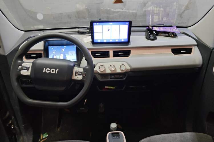 Used Chery QQ Ice Cream 2022 120km Conical Shape Lithium Iron Phosphate Center Console