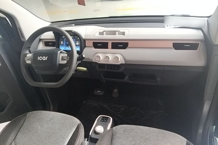Used Chery QQ Ice Cream 2022 120km Conical Shape Lithium Iron Phosphate Center Console
