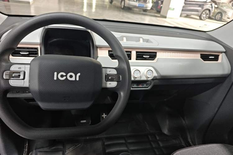 Used Chery QQ Ice Cream 2022 170km Sundae Phosphate Lithium-Ion Center Console