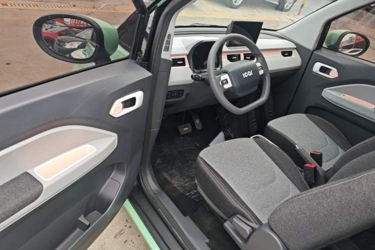 Used Chery QQ Ice Cream 2022 120km Conical Shape Lithium Iron Phosphate Driver Seat