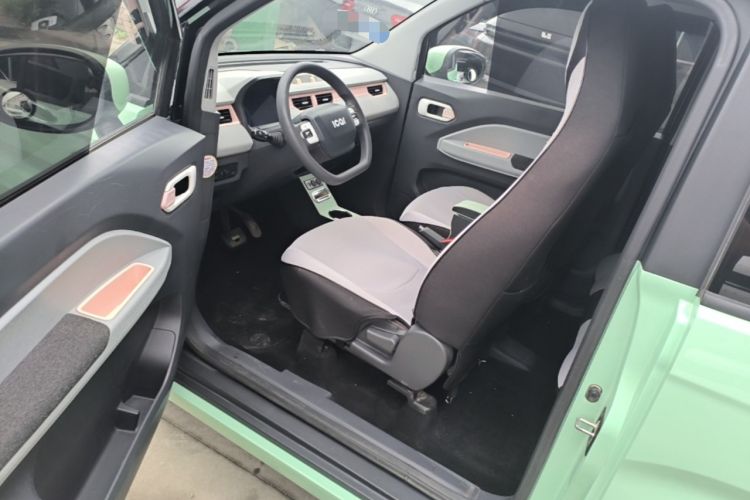 Used Chery QQ Ice Cream 2022 120km Conical Shape Lithium Iron Phosphate Driver Seat