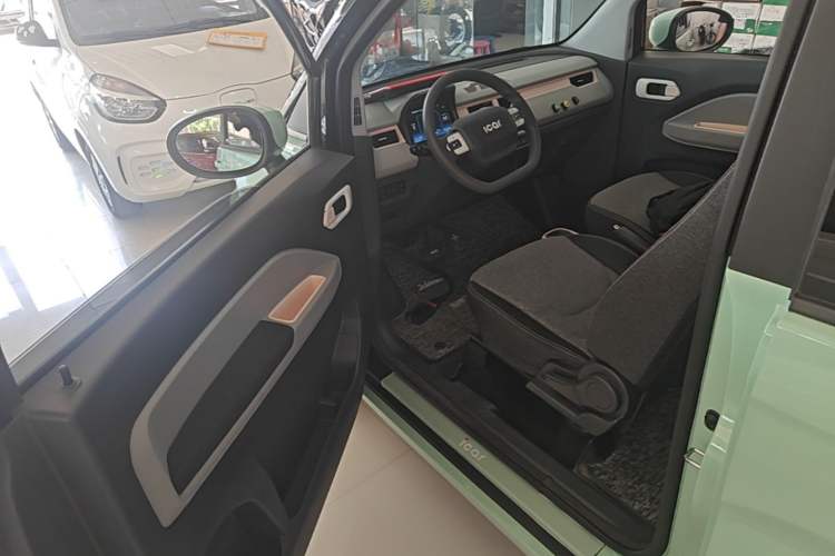Used Chery QQ Ice Cream 2022 120km Conical Shape Lithium Iron Phosphate Driver Seat