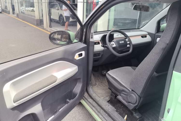 Used Chery QQ Ice Cream 2022 120km Conical Shape Lithium Iron Phosphate Driver Seat