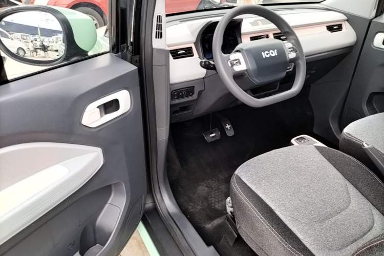 Used Chery QQ Ice Cream 2022 120km Conical Shape Lithium Iron Phosphate Driver Seat