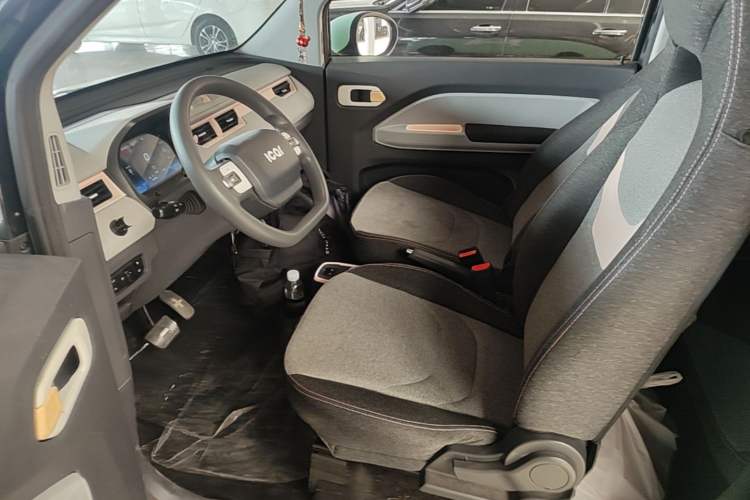 Used Chery QQ Ice Cream 2022 120km Conical Shape Lithium Iron Phosphate Driver Seat