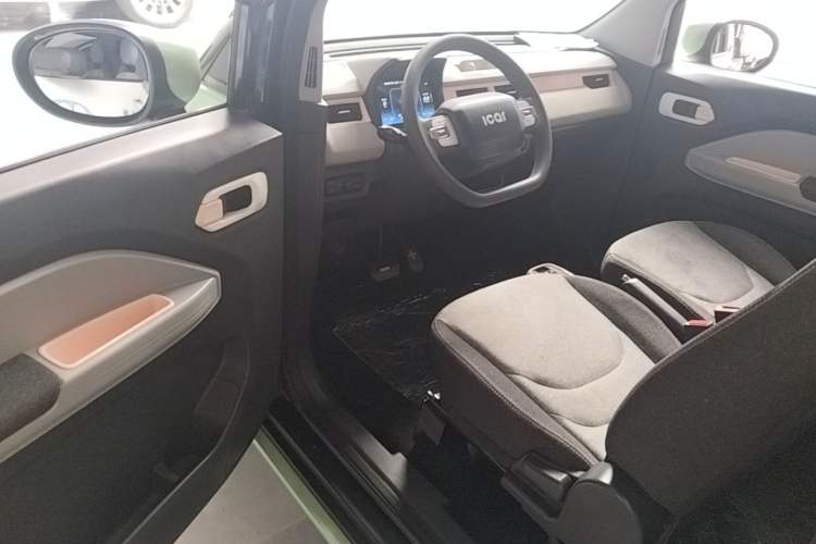 Used Chery QQ Ice Cream 2022 120km Conical Shape Lithium Iron Phosphate Driver Seat