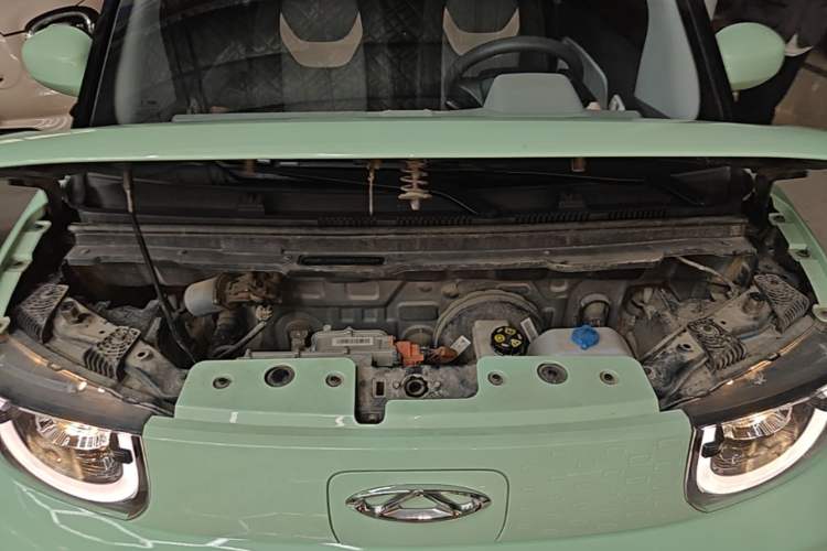 Used Chery QQ Ice Cream 2022 170km Sundae Phosphate Lithium-Ion Engine Bay