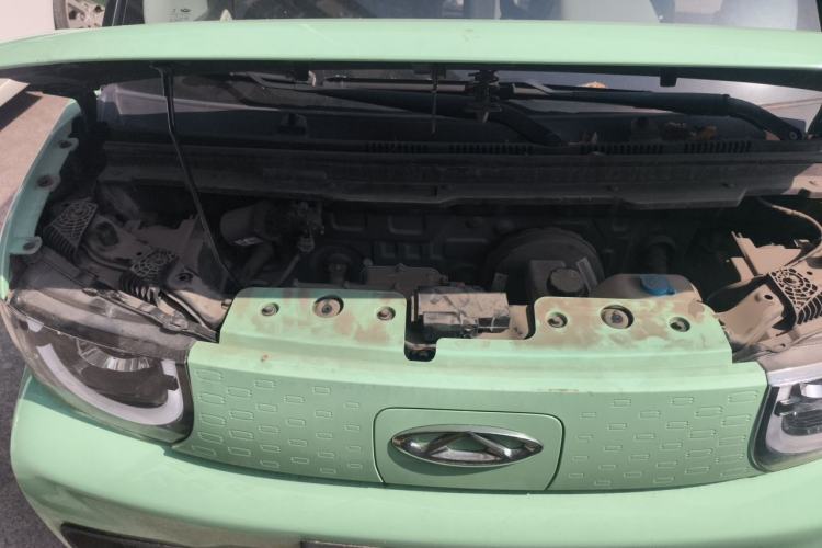 Used Chery QQ Ice Cream 2022 170km Sundae Phosphate Lithium-Ion Engine Bay