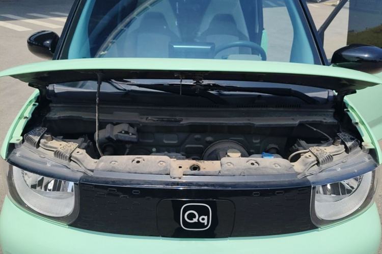 Used Chery QQ Ice Cream 2022 170km Sundae Phosphate Lithium-Ion Engine Bay