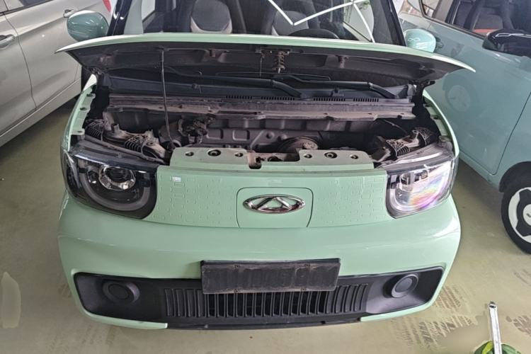 Used Chery QQ Ice Cream 2022 170km Sundae Phosphate Lithium-Ion Engine Bay