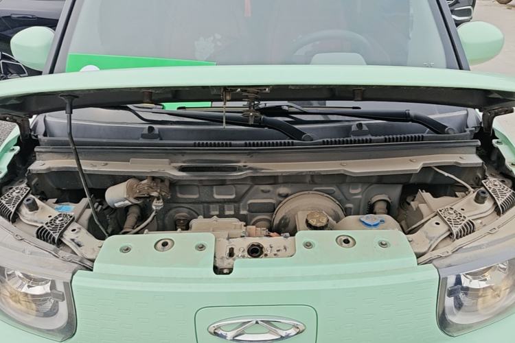 Used Chery QQ Ice Cream 2022 170km Sundae Phosphate Lithium-Ion Engine Bay