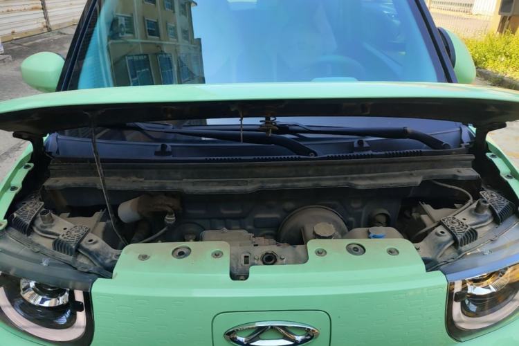 Used Chery QQ Ice Cream 2022 170km Sundae Phosphate Lithium-Ion Engine Bay