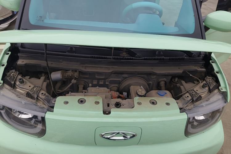 Used Chery QQ Ice Cream 2022 170km Sundae Phosphate Lithium-Ion Engine Bay