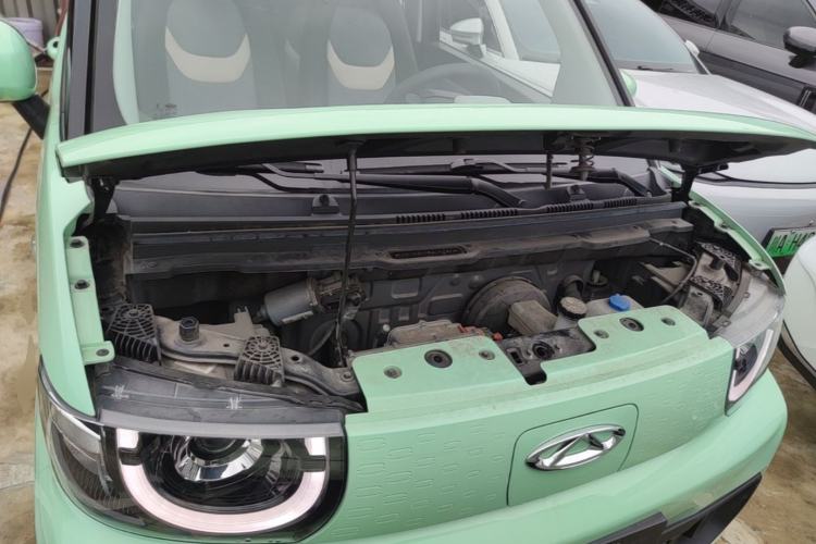 Used Chery QQ Ice Cream 2022 170km Sundae Phosphate Lithium-Ion Engine Bay