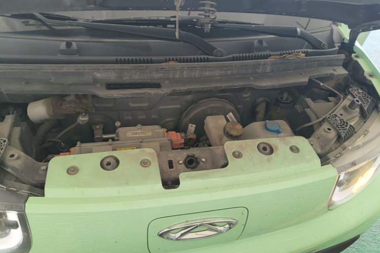 Used Chery QQ Ice Cream 2022 170km Sundae Phosphate Lithium-Ion Engine Bay