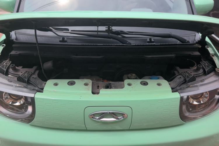 Used Chery QQ Ice Cream 2022 170km Sundae Phosphate Lithium-Ion Engine Bay