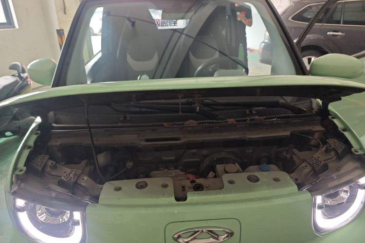 Used Chery QQ Ice Cream 2022 120km Conical Shape Lithium Iron Phosphate Engine Bay